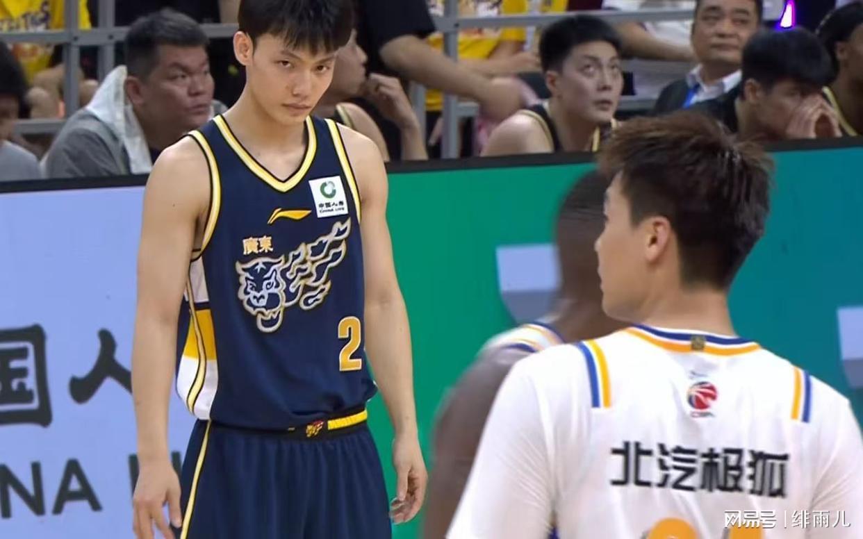 Kaiyun Sports-恭喜杜锋！广东队迎来补强内线机会，男篮强力中锋被放弃了！
